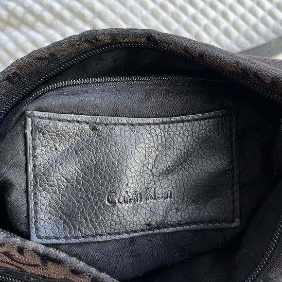 Calvin Klein crossbody purse with monogrammed print - Picture 6 of 9